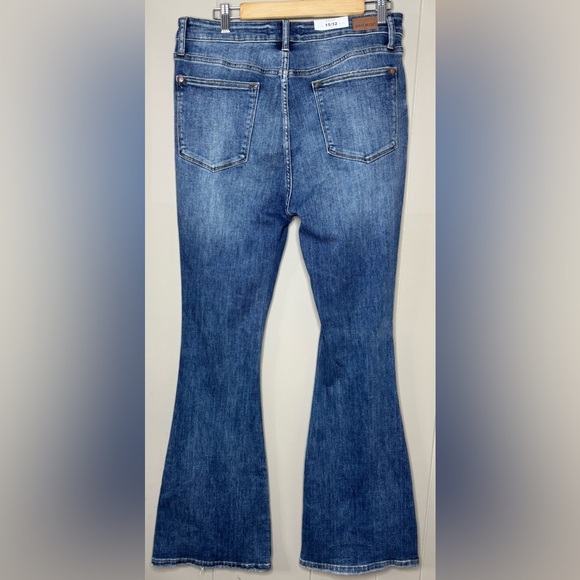 NWT Judy Blue High Waist Flare Destroyed Jeans Womens Size 14/15 Long - Picture 4 of 11